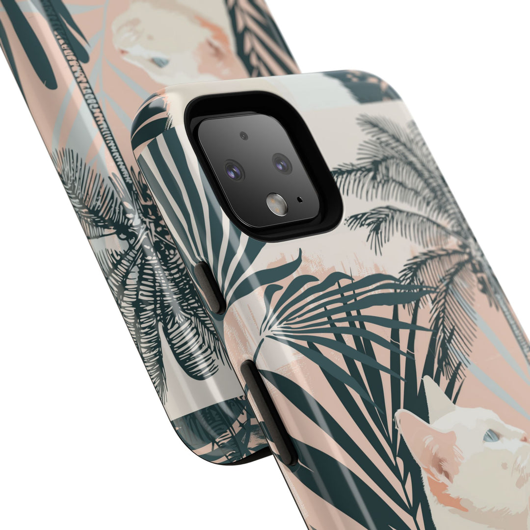 Tropische Katzen-Telefonhülle mit üppigen Palmenmotiven und sanften Pastelltönen