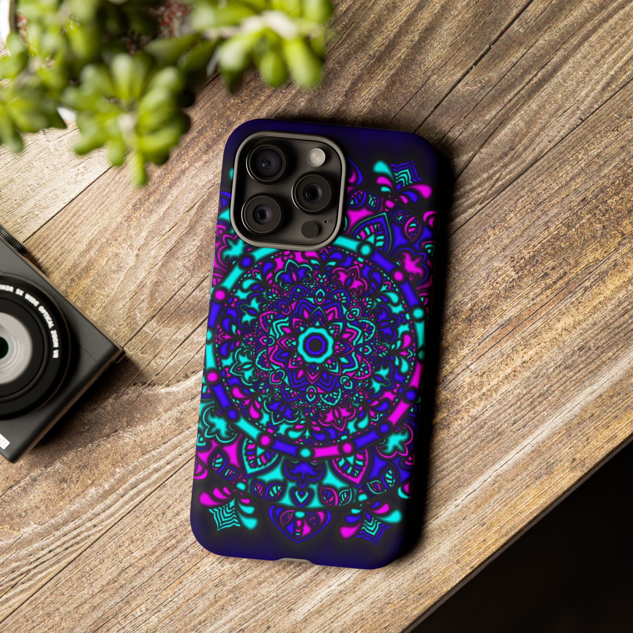 Cover protettiva resistente per telefono Mandala Neon — Viola e Verde acqua