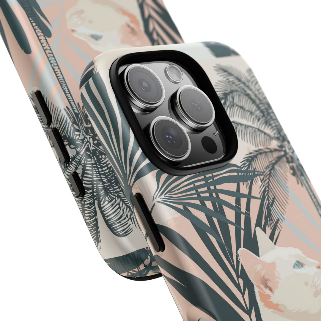 Tropische Katzen-Telefonhülle mit üppigen Palmenmotiven und sanften Pastelltönen