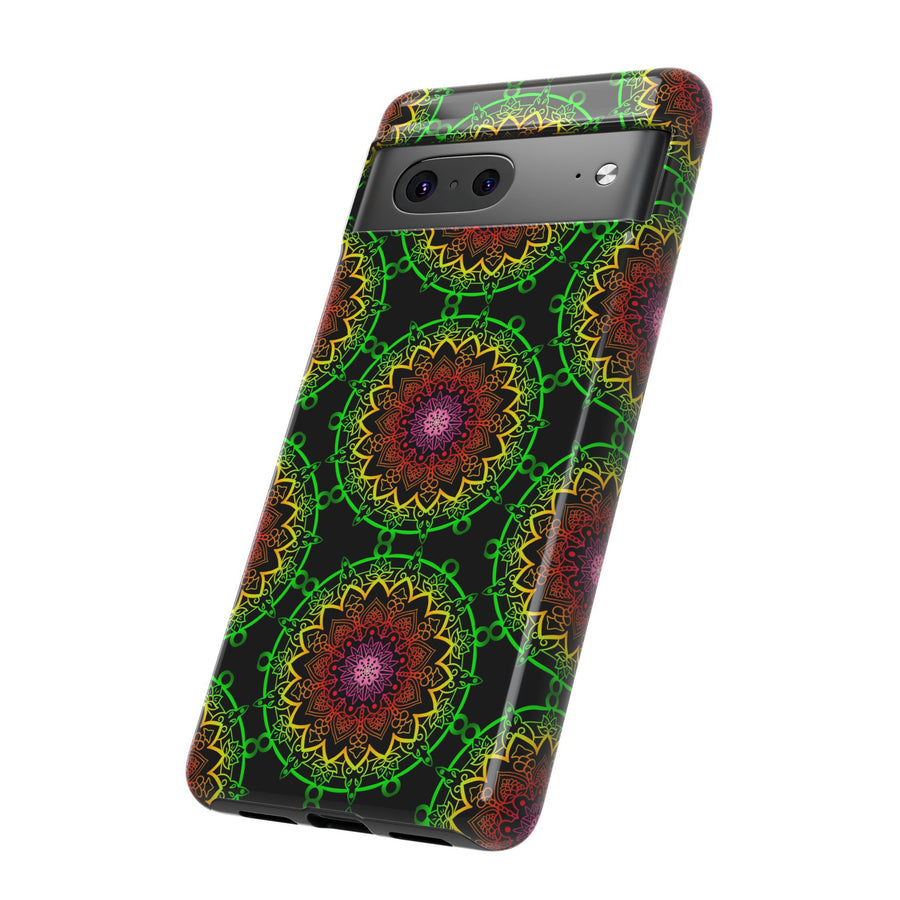 Künstlerische Mandala-Telefonhülle mit kräftigen Mustern und modernem Flair