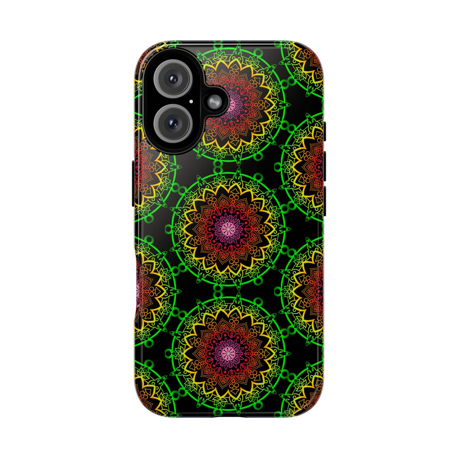 Künstlerische Mandala-Telefonhülle mit kräftigen Mustern und modernem Flair