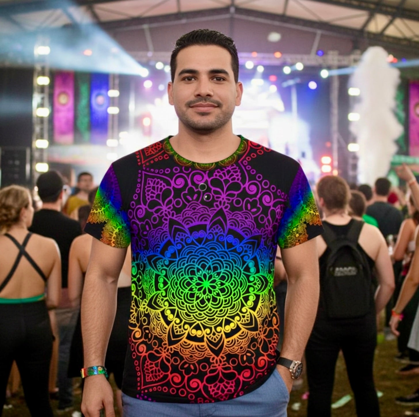 Festival Rainbow Mandala Tee – Schwarzes Kurzarmshirt