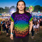 Festival Rainbow Mandala Tee – Schwarzes Kurzarmshirt
